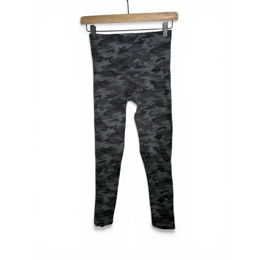 SPANX Seamless Camo Printed Leggings Crops Size Medium